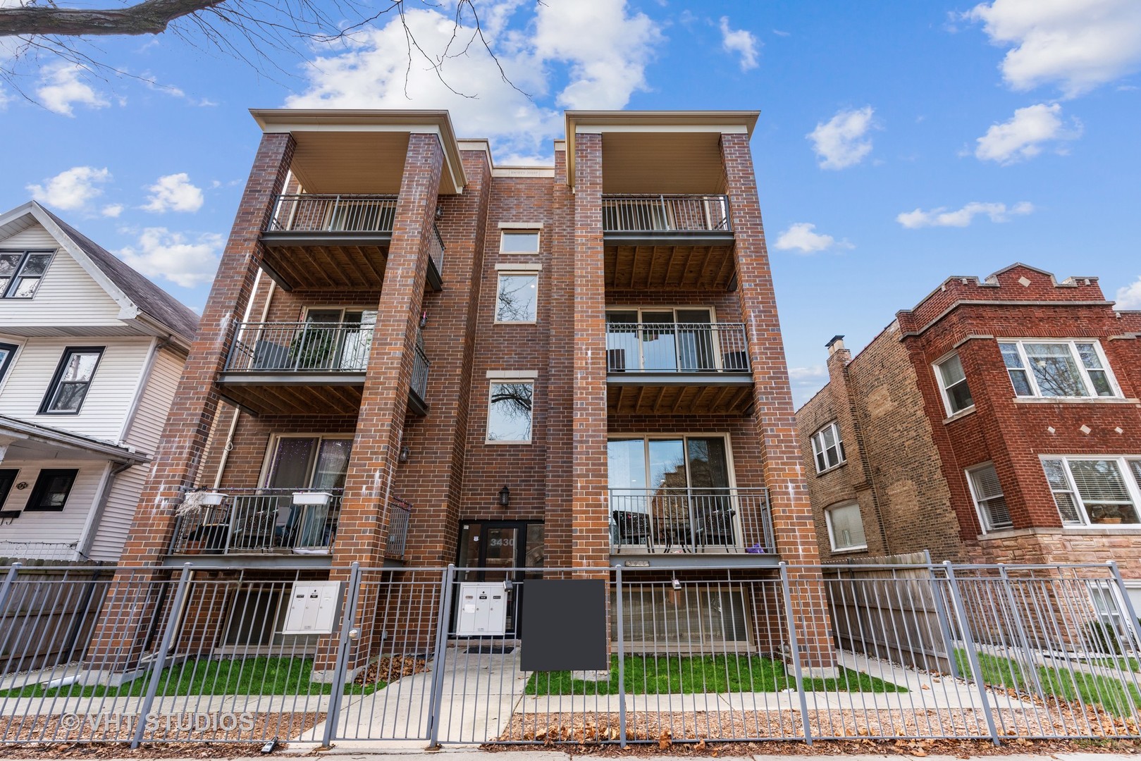 3430 N Lawndale Avenue Unit: 2N