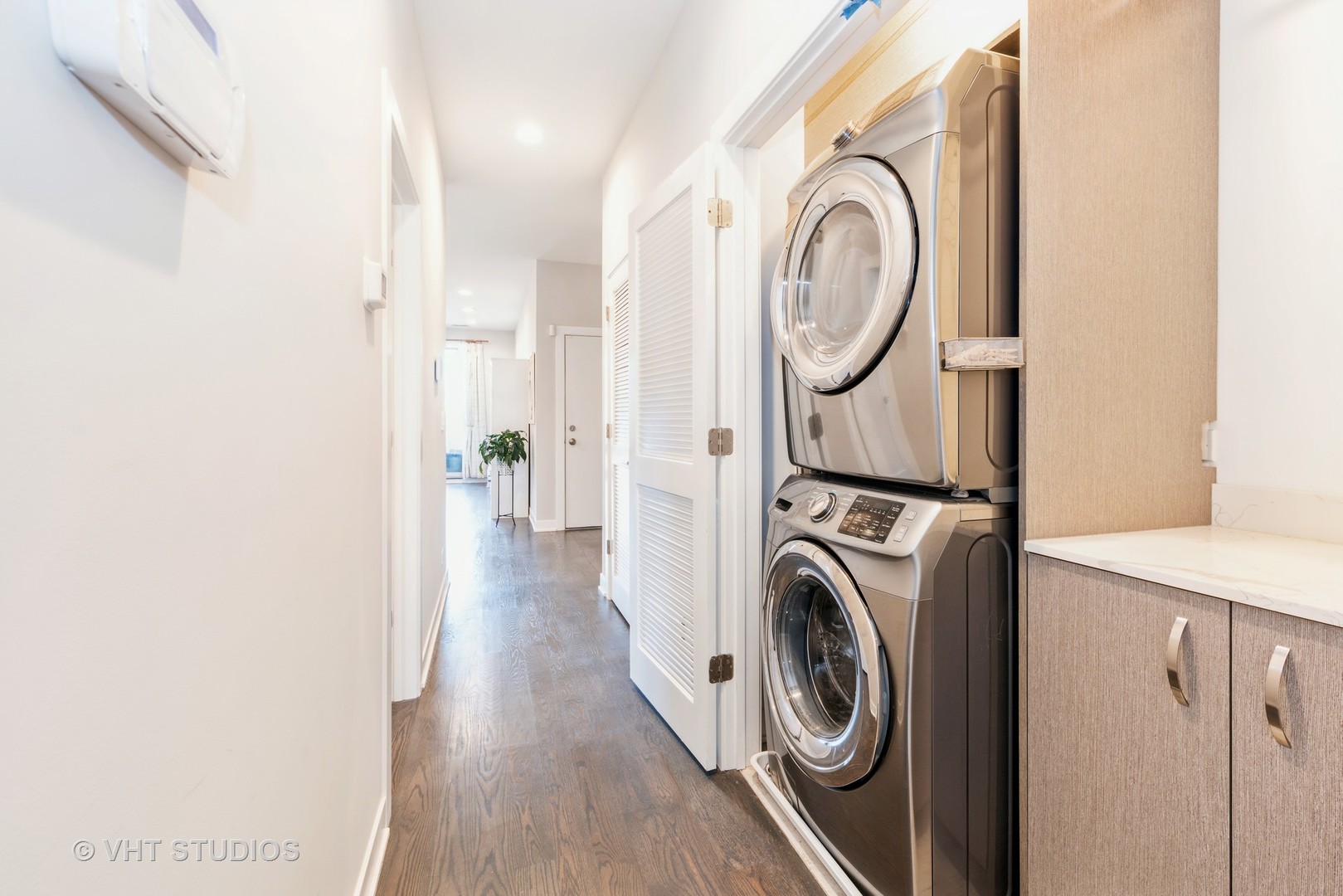 3430 N Lawndale Avenue Unit: 2N