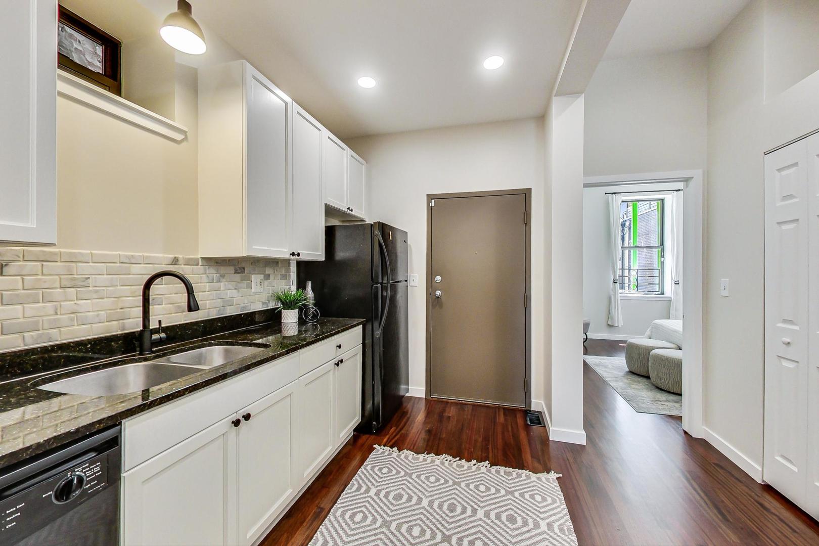 613 N Racine Avenue Unit: 1
