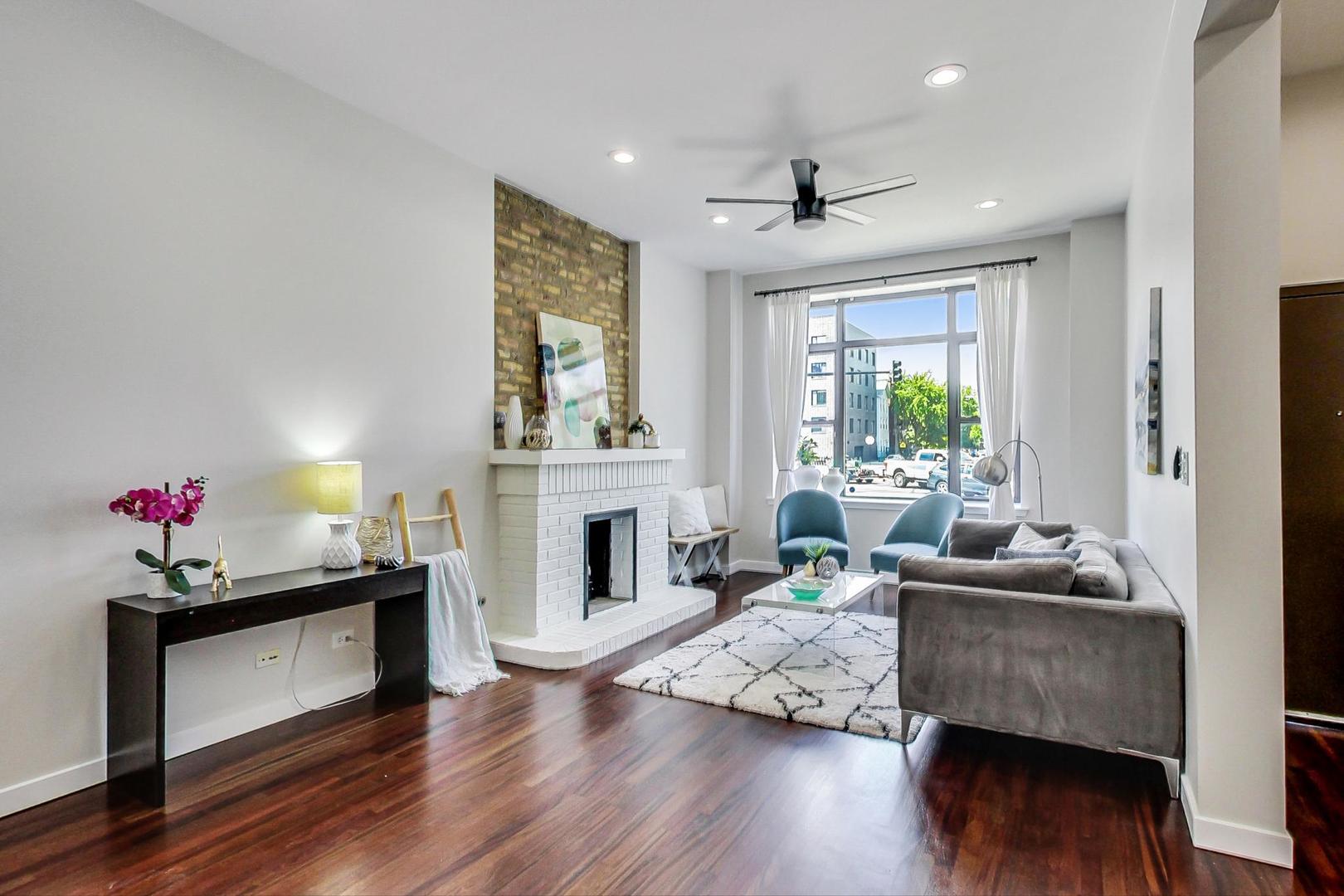613 N Racine Avenue Unit: 1