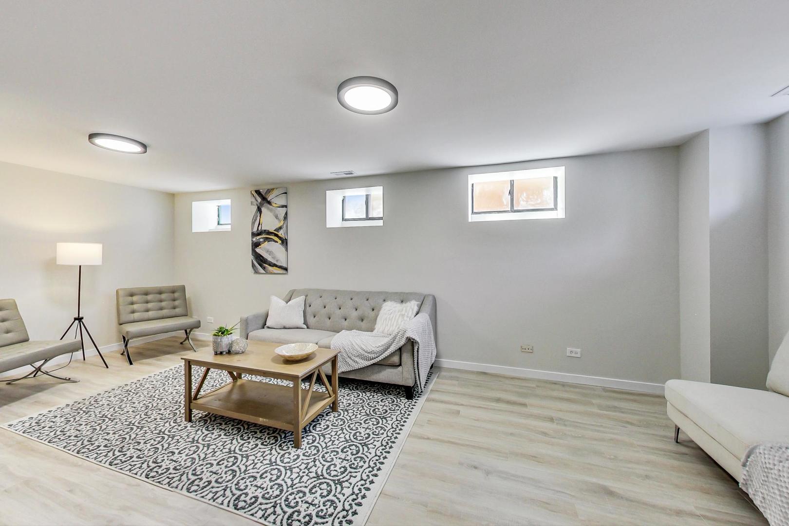 613 N Racine Avenue Unit: 1