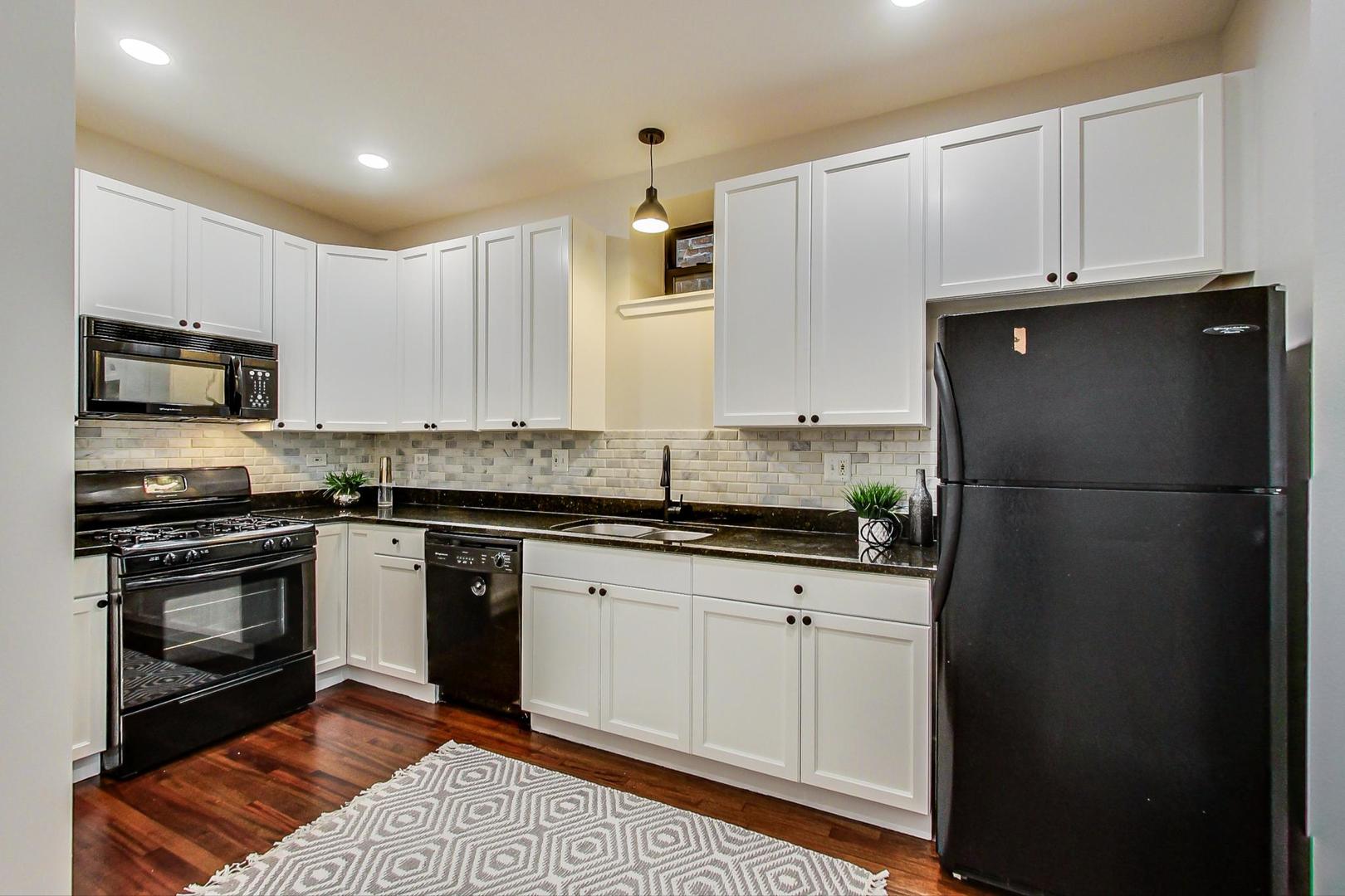 613 N Racine Avenue Unit: 1
