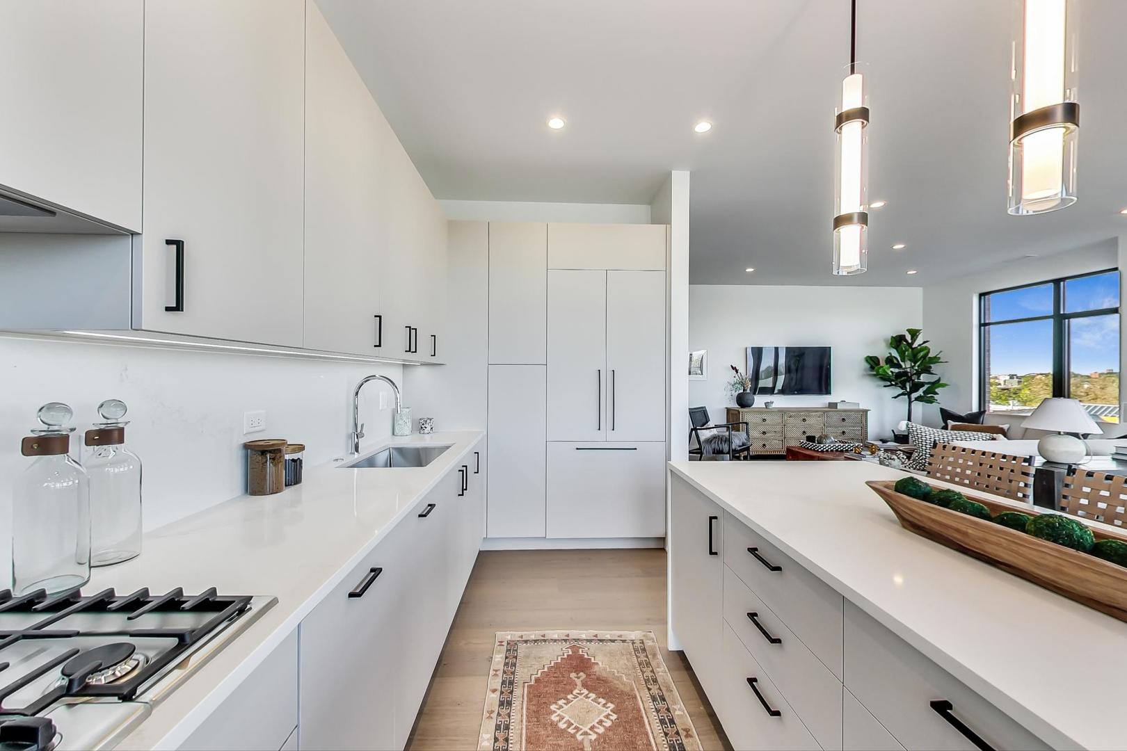 1701 W Webster Avenue Unit: 304