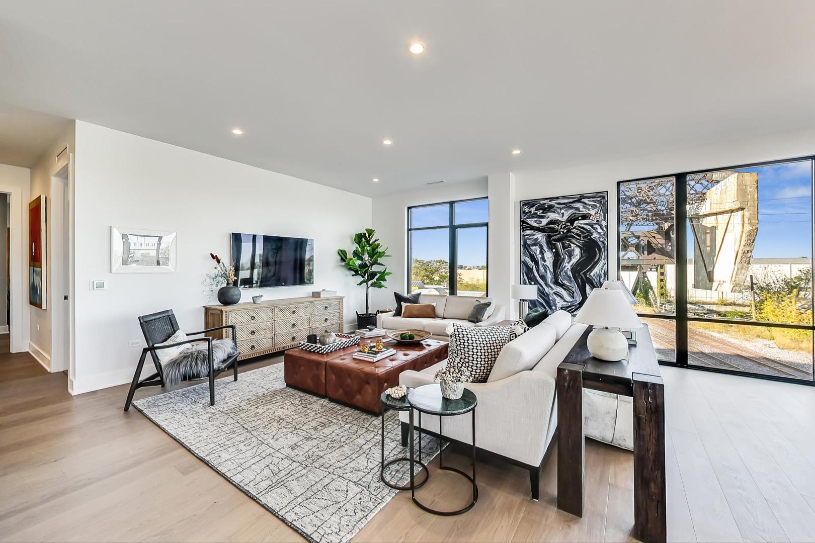 1701 W Webster Avenue Unit: 304