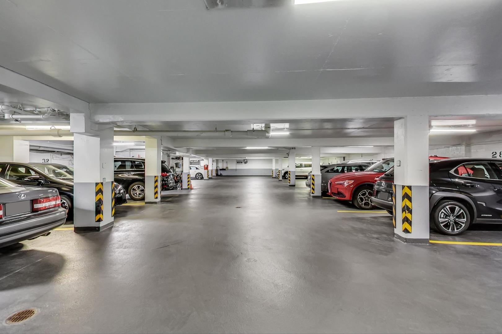 1350 N ASTOR Street Unit: 11C