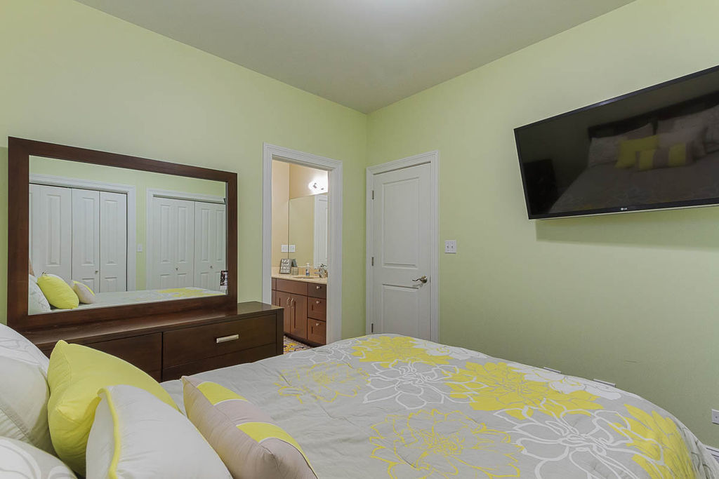 1223 N Greenview Avenue Unit: 1S