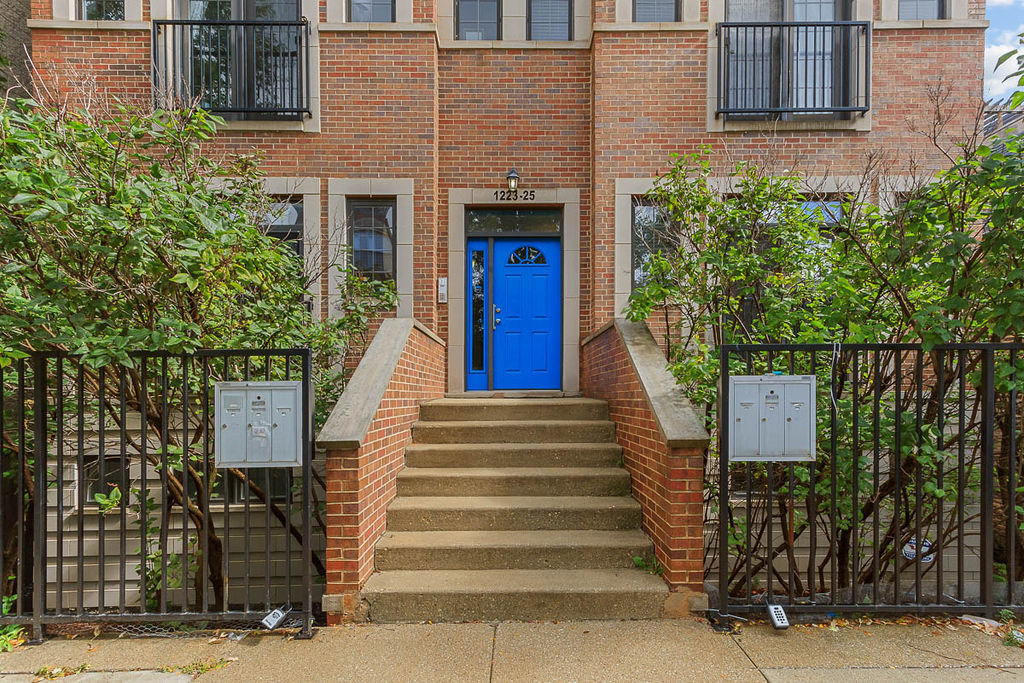 1223 N Greenview Avenue Unit: 1S