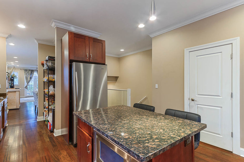 1223 N Greenview Avenue Unit: 1S