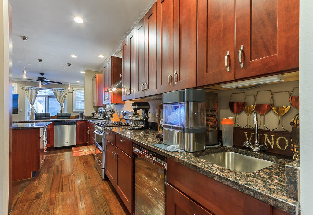 1223 N Greenview Avenue Unit: 1S