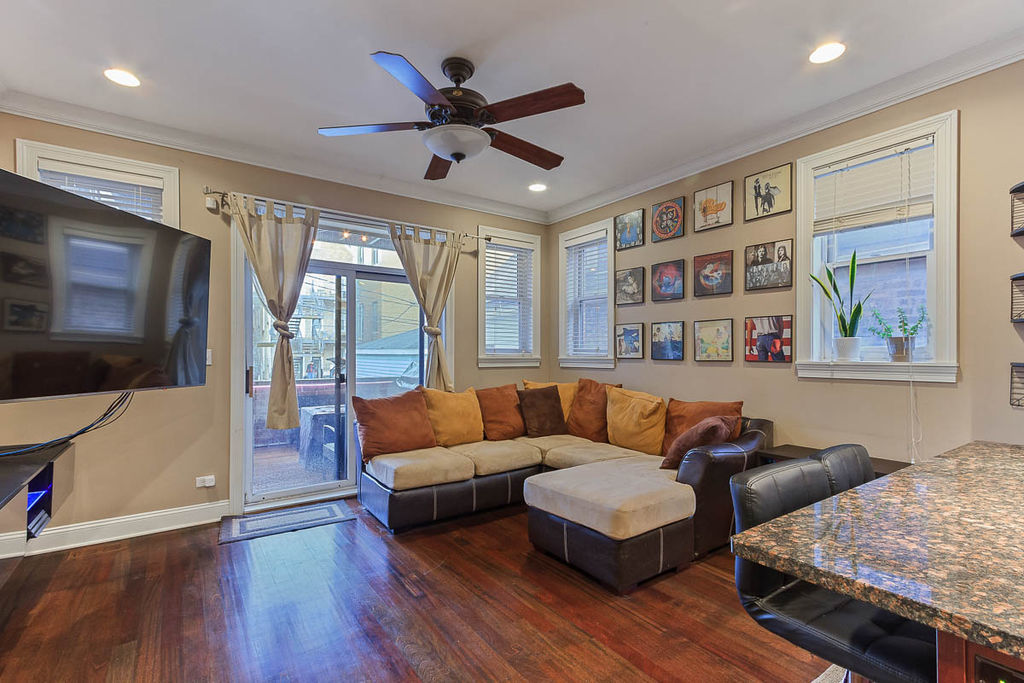 1223 N Greenview Avenue Unit: 1S