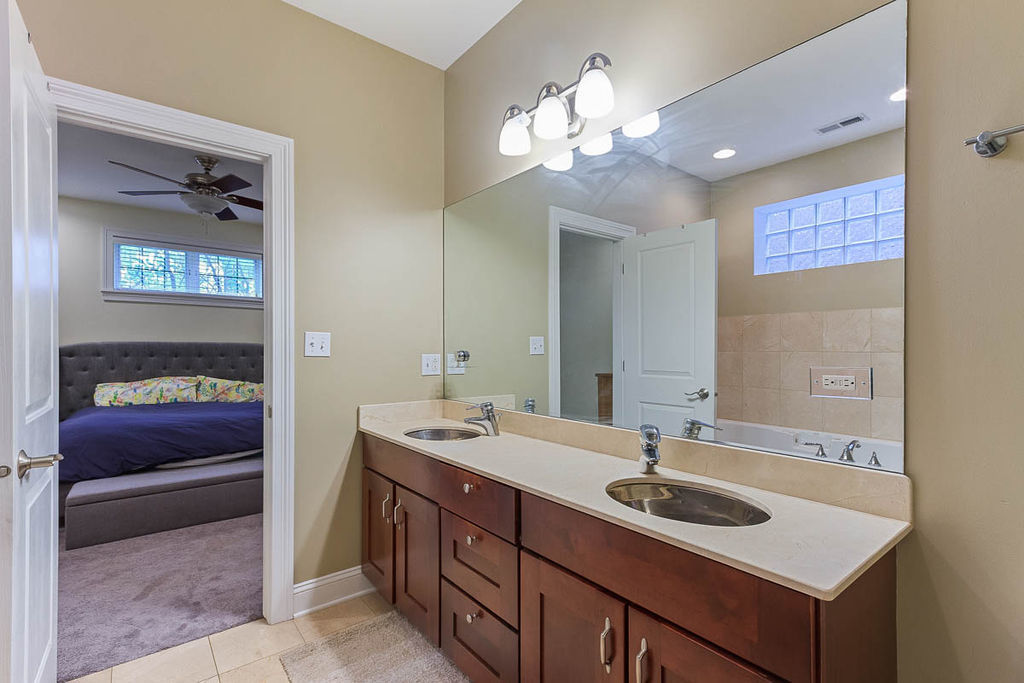 1223 N Greenview Avenue Unit: 1S