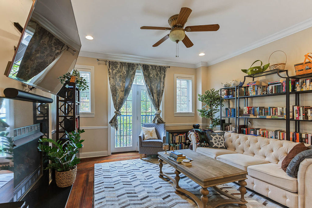 1223 N Greenview Avenue Unit: 1S