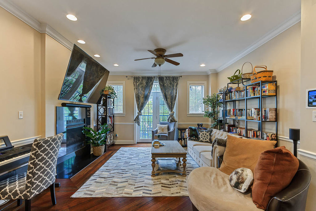 1223 N Greenview Avenue Unit: 1S