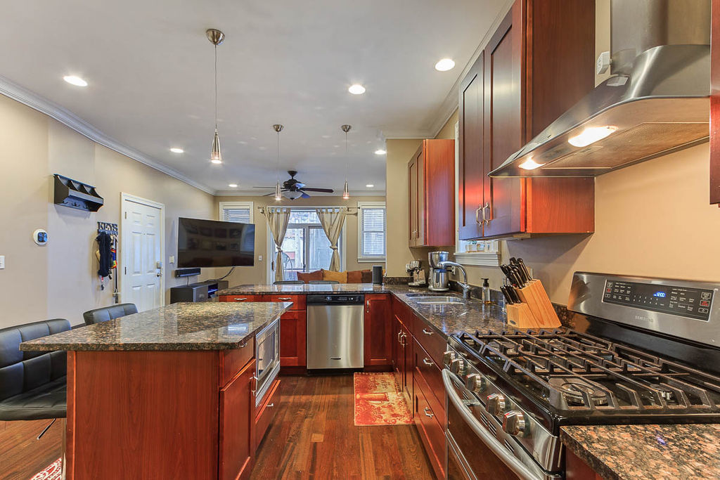 1223 N Greenview Avenue Unit: 1S