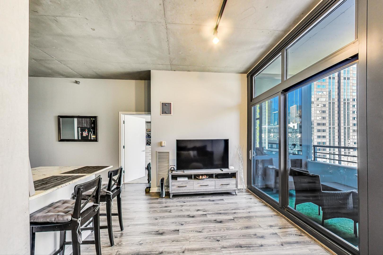 235 W Van Buren Street Unit: 2822