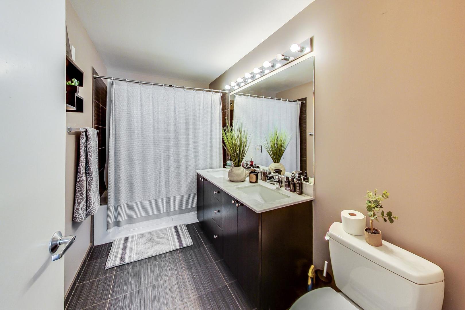 235 W Van Buren Street Unit: 2822