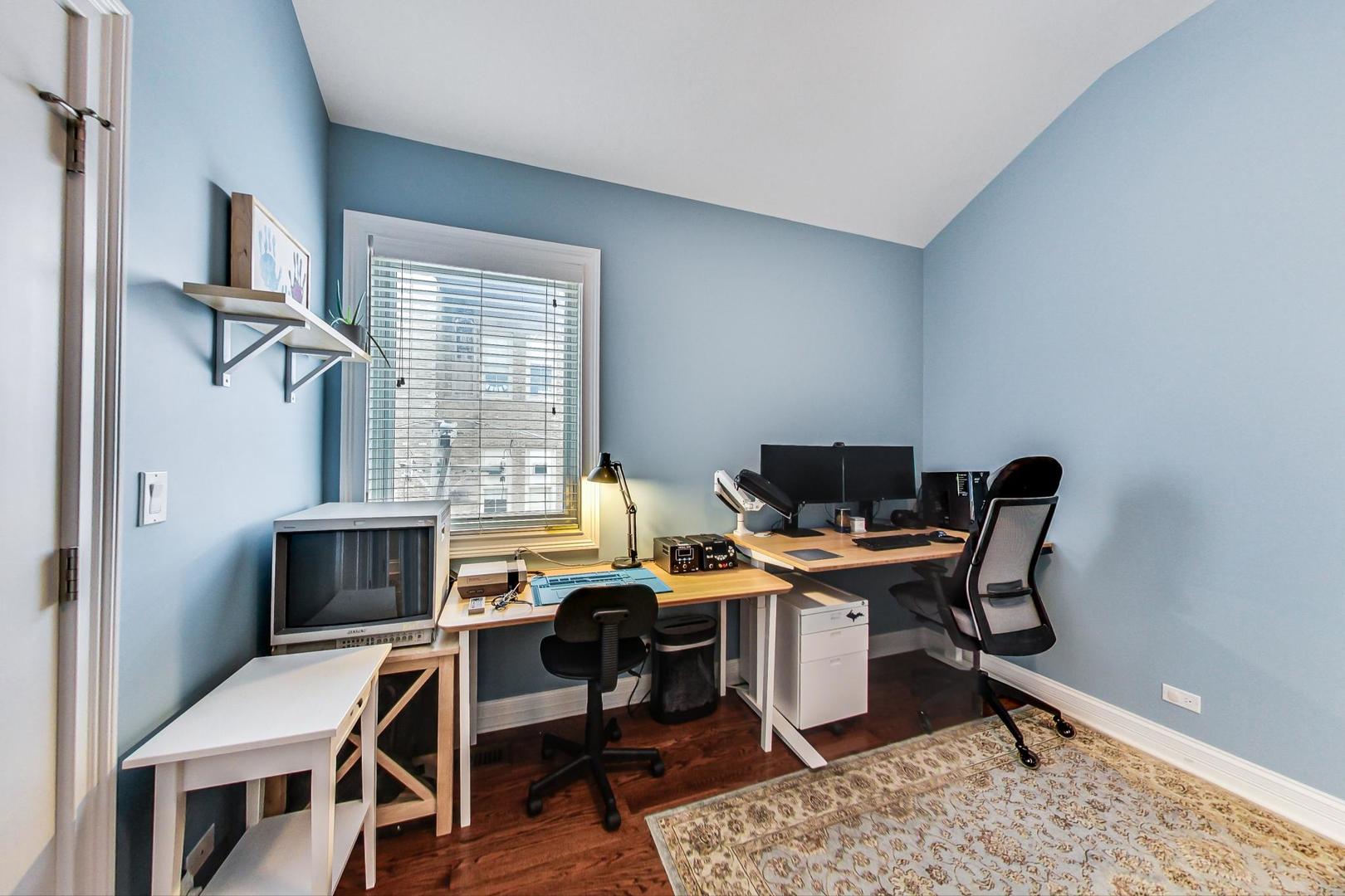1831 W BELMONT Avenue Unit: 4