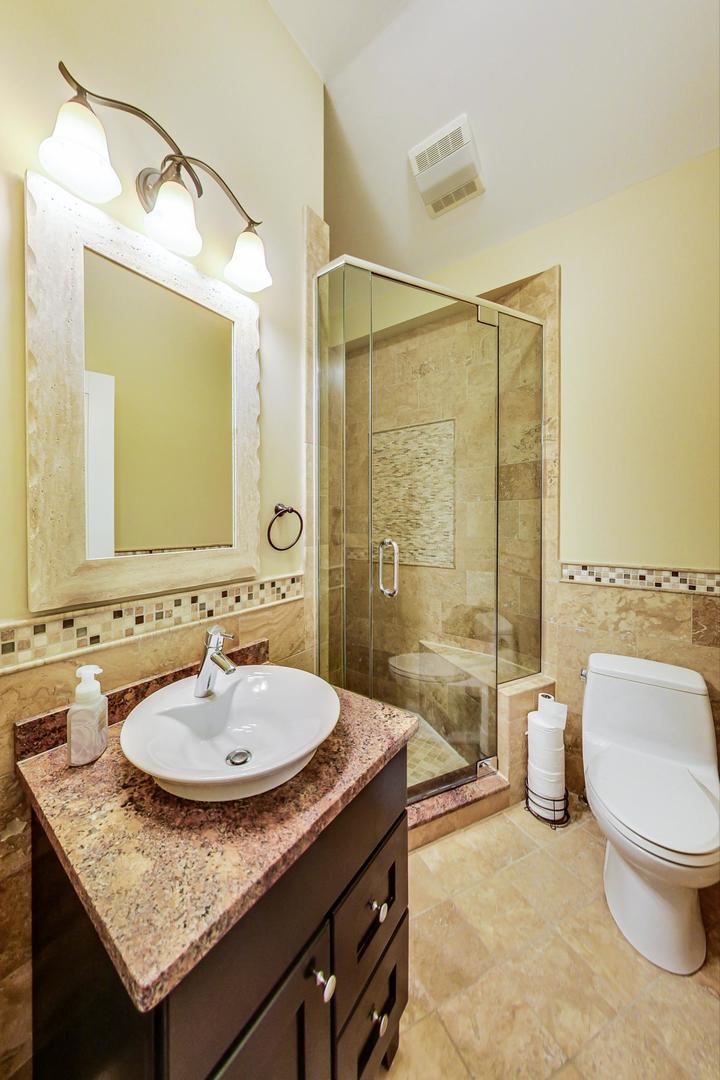 1831 W BELMONT Avenue Unit: 4