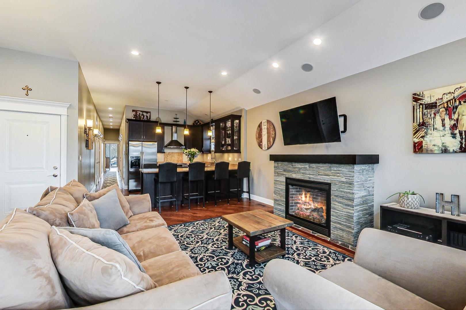 1831 W BELMONT Avenue Unit: 4