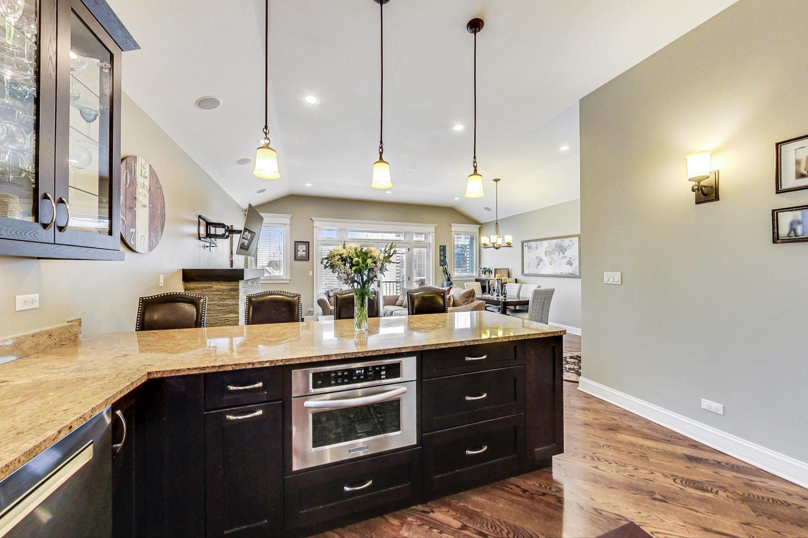 1831 W BELMONT Avenue Unit: 4