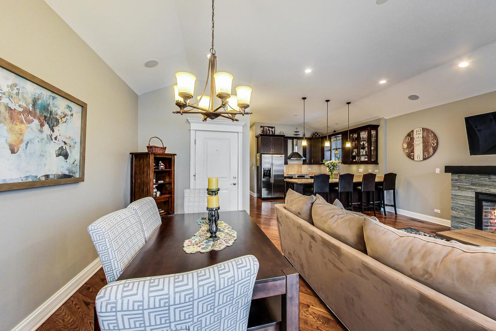 1831 W BELMONT Avenue Unit: 4