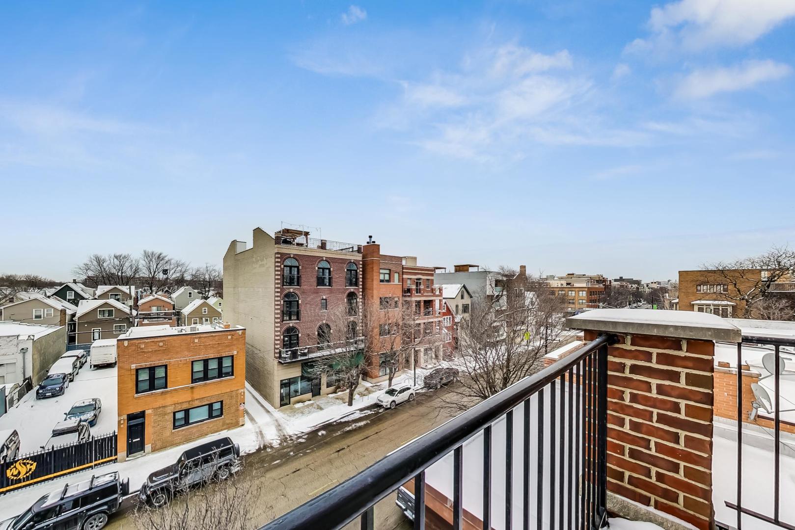 1831 W BELMONT Avenue Unit: 4