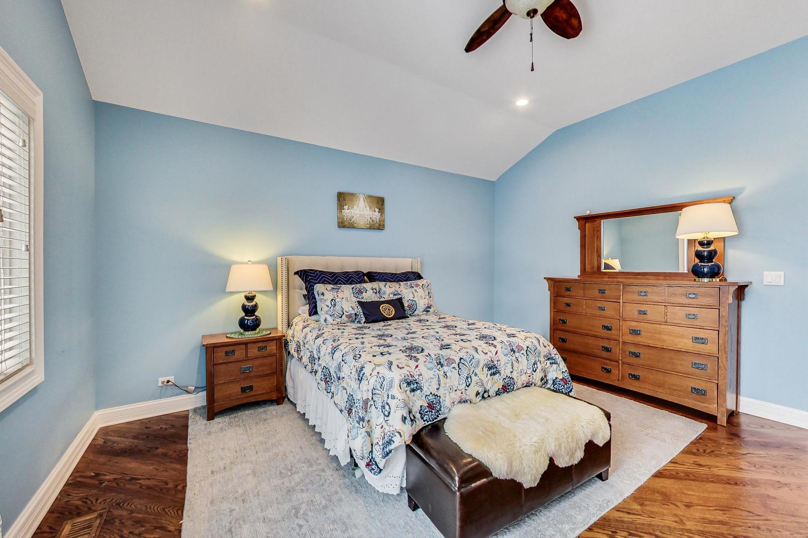 1831 W BELMONT Avenue Unit: 4