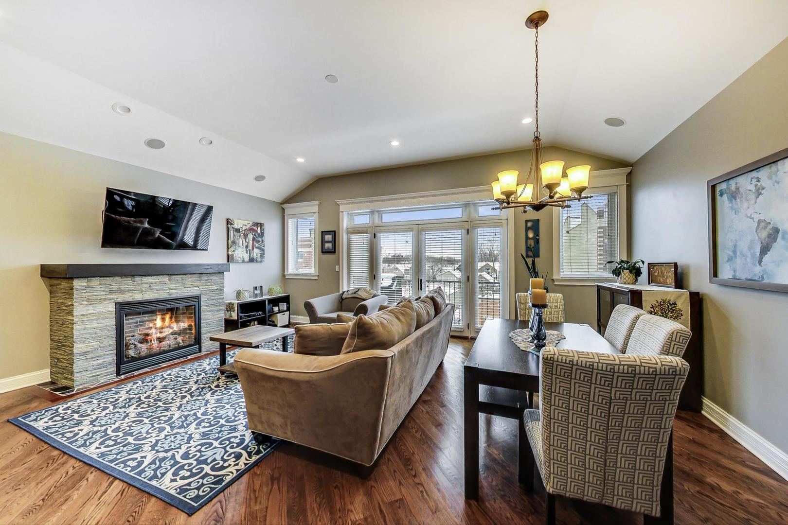 1831 W BELMONT Avenue Unit: 4