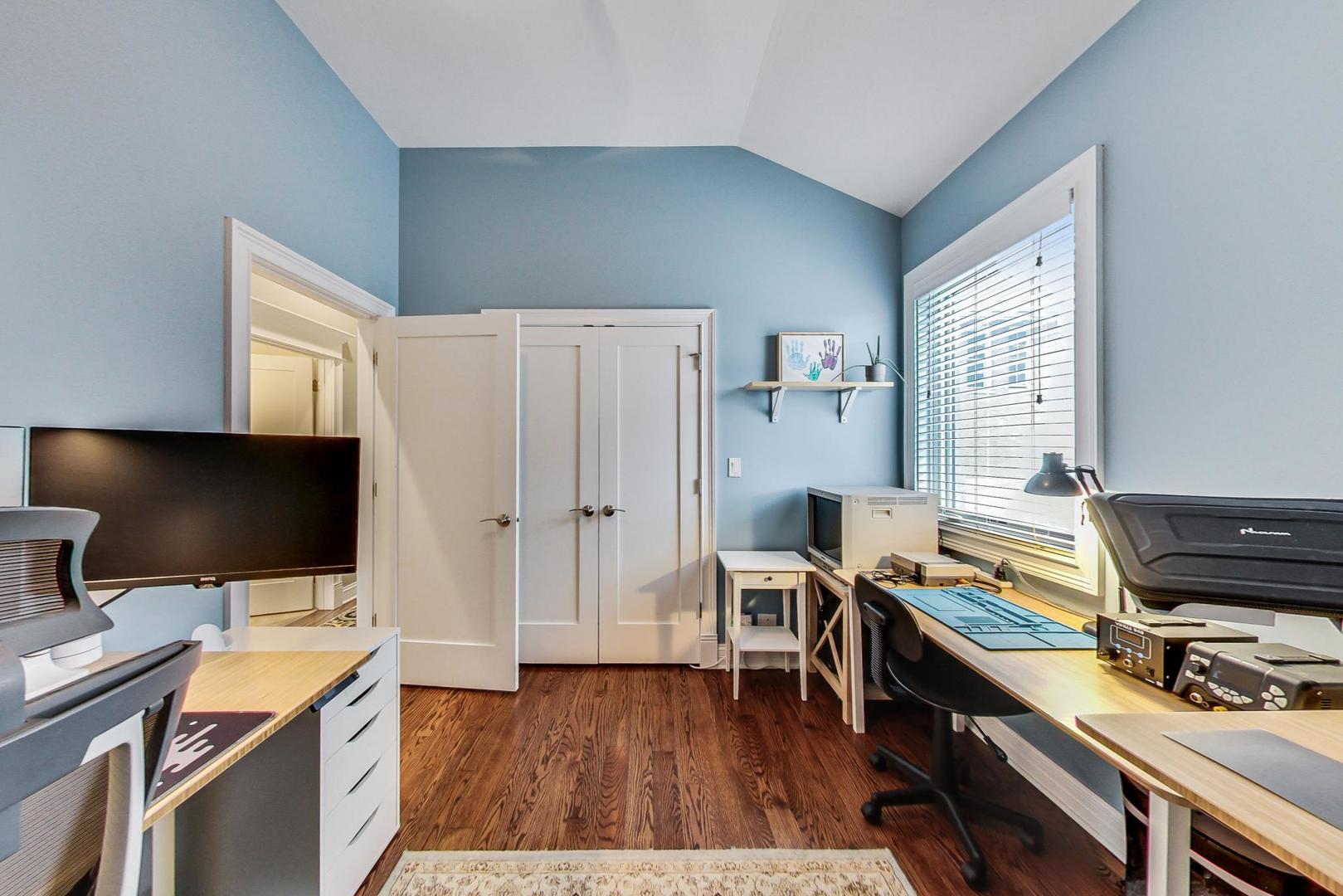 1831 W BELMONT Avenue Unit: 4