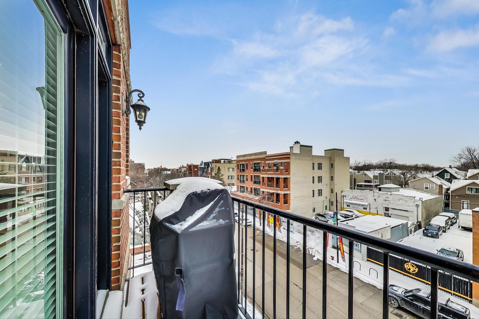 1831 W BELMONT Avenue Unit: 4