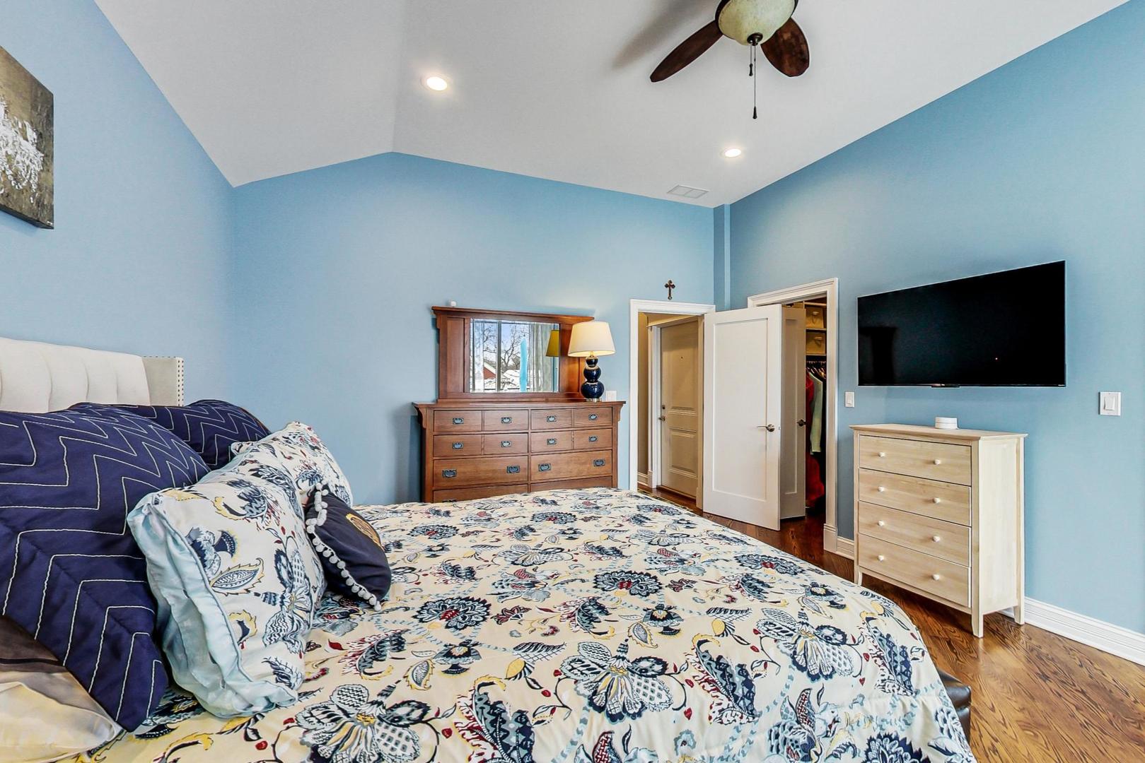 1831 W BELMONT Avenue Unit: 4