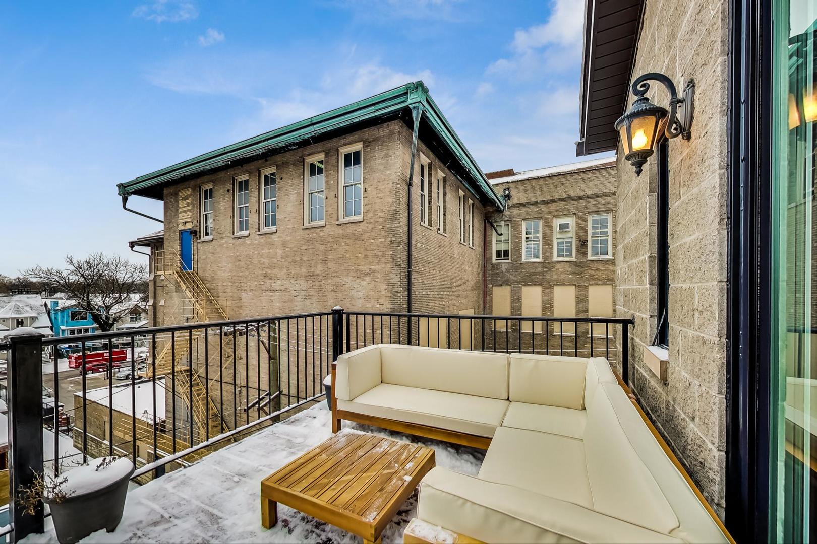 1831 W BELMONT Avenue Unit: 4