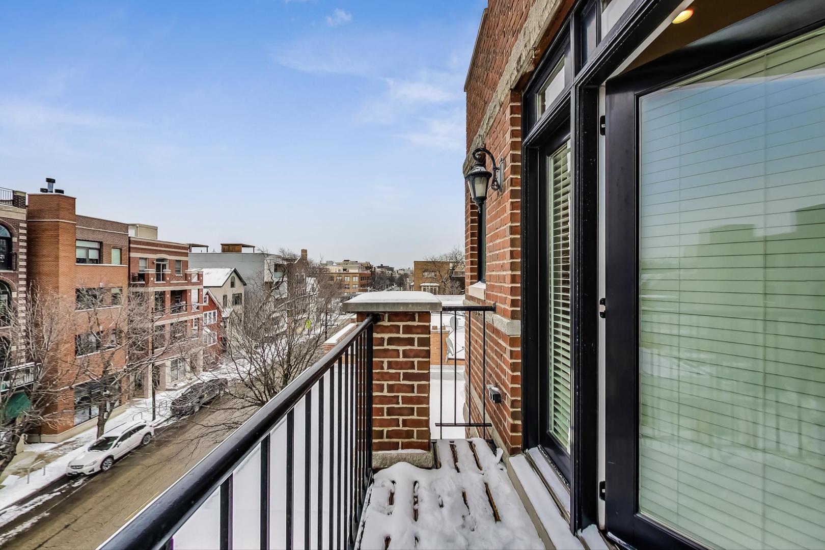 1831 W BELMONT Avenue Unit: 4
