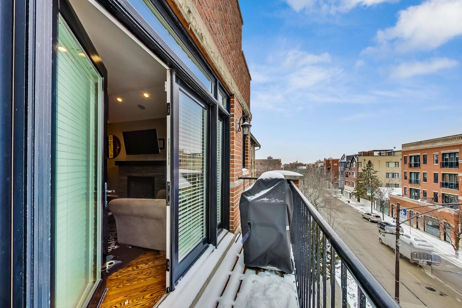 1831 W BELMONT Avenue Unit: 4
