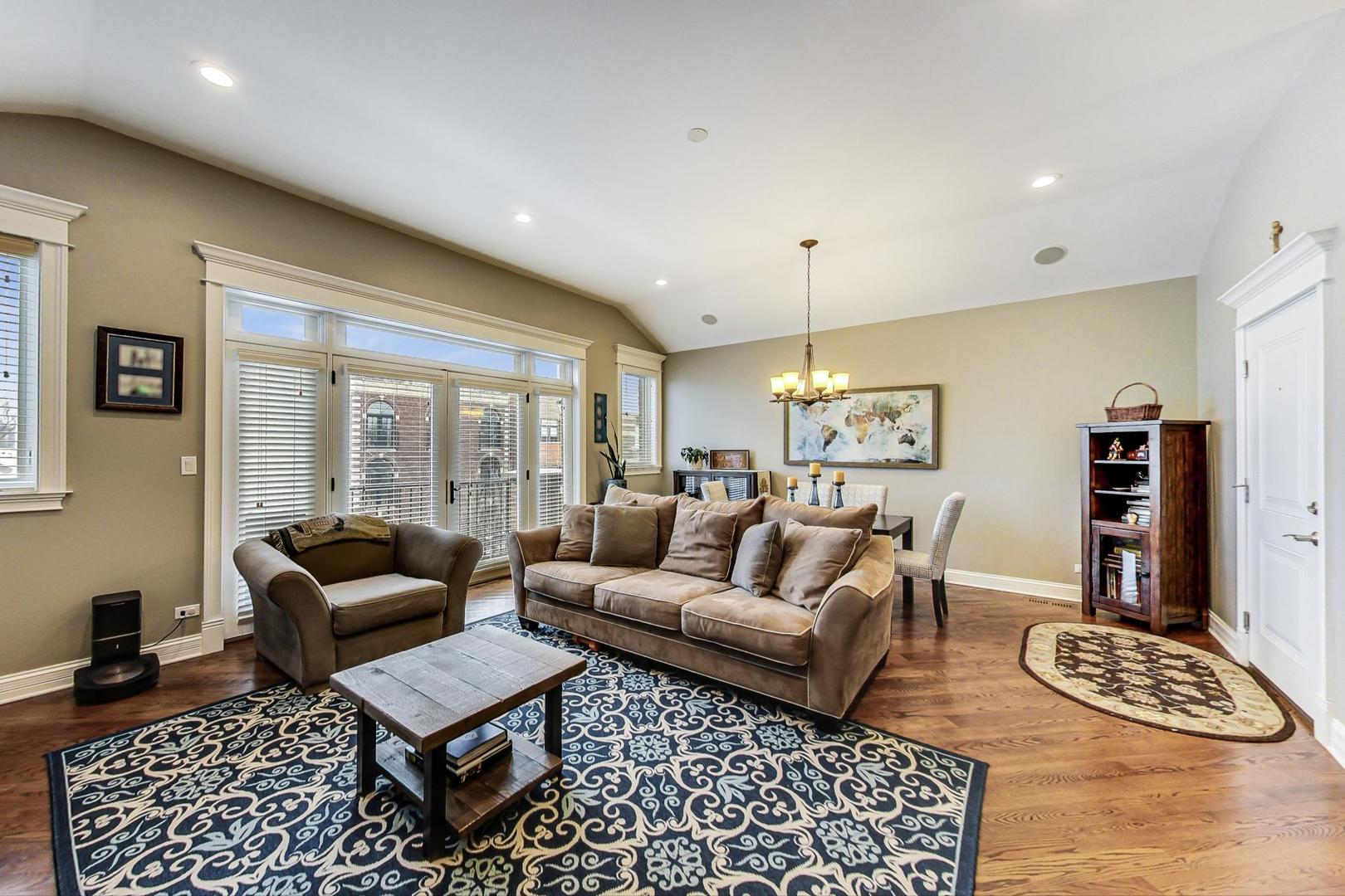 1831 W BELMONT Avenue Unit: 4