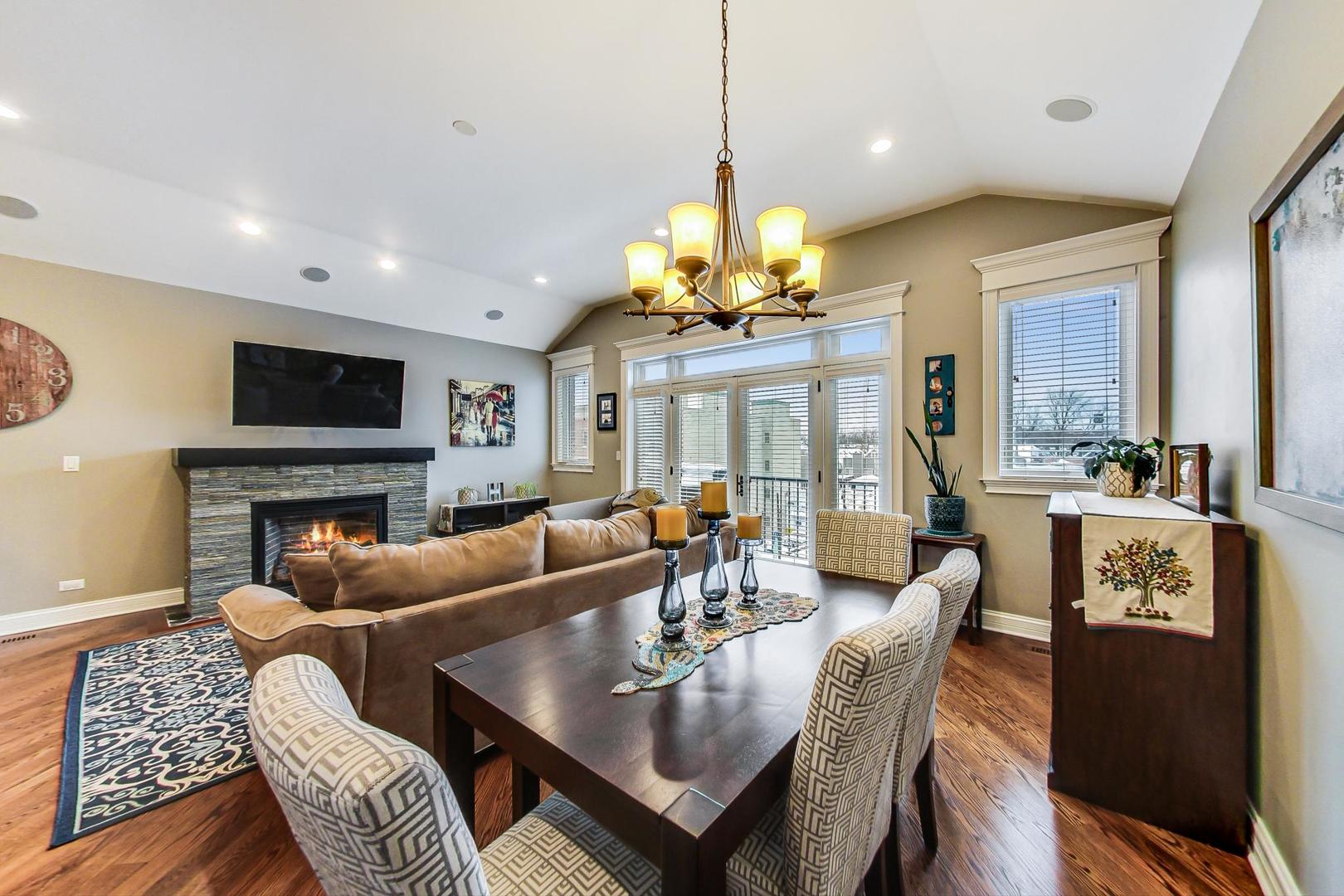 1831 W BELMONT Avenue Unit: 4