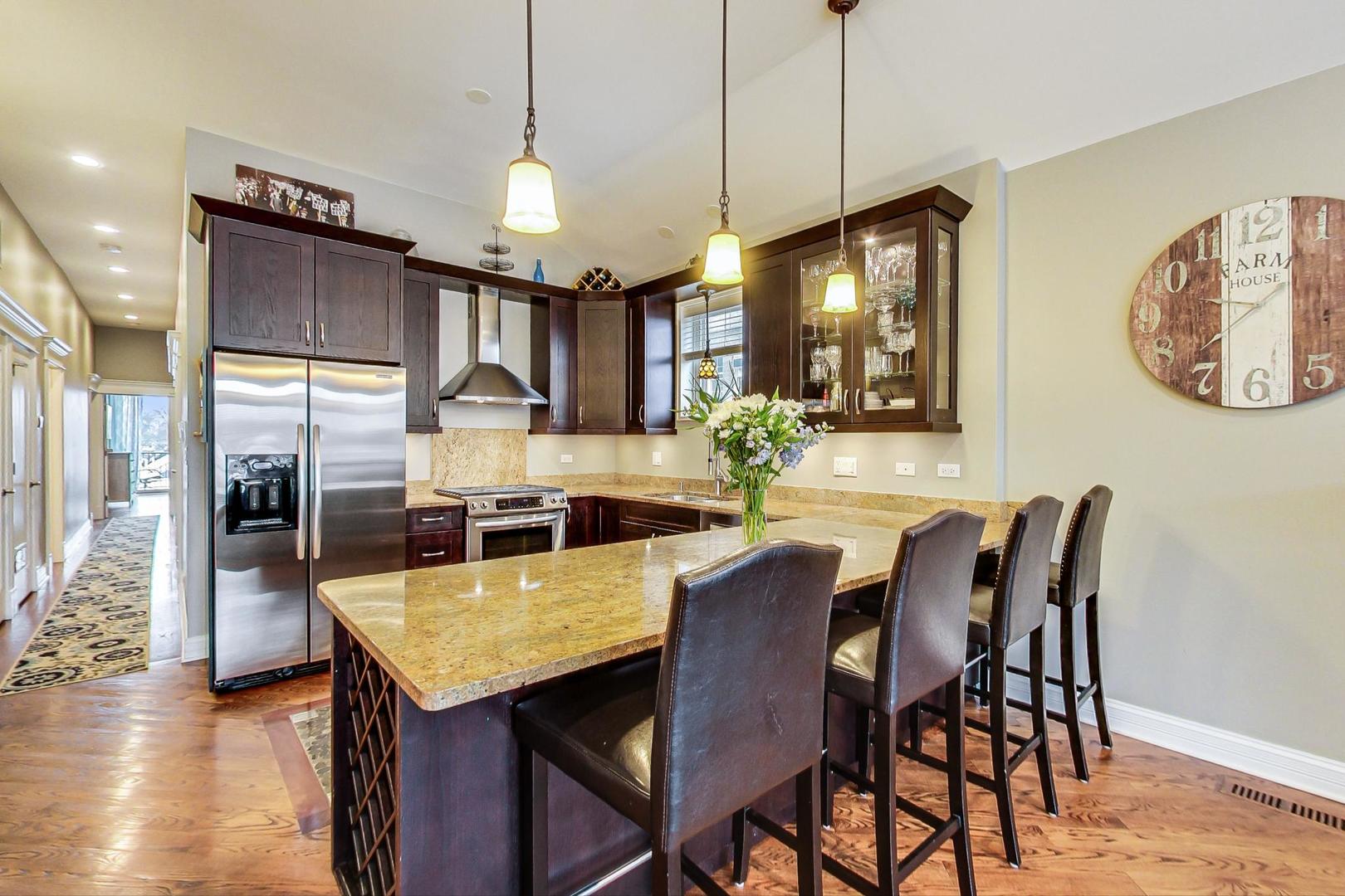 1831 W BELMONT Avenue Unit: 4