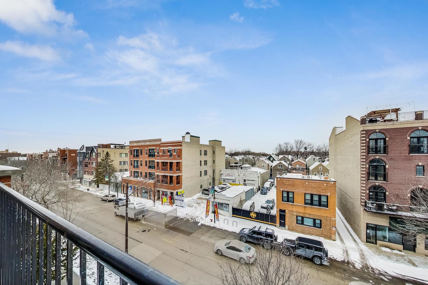 1831 W BELMONT Avenue Unit: 4