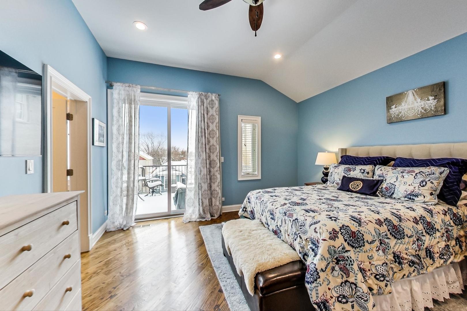 1831 W BELMONT Avenue Unit: 4
