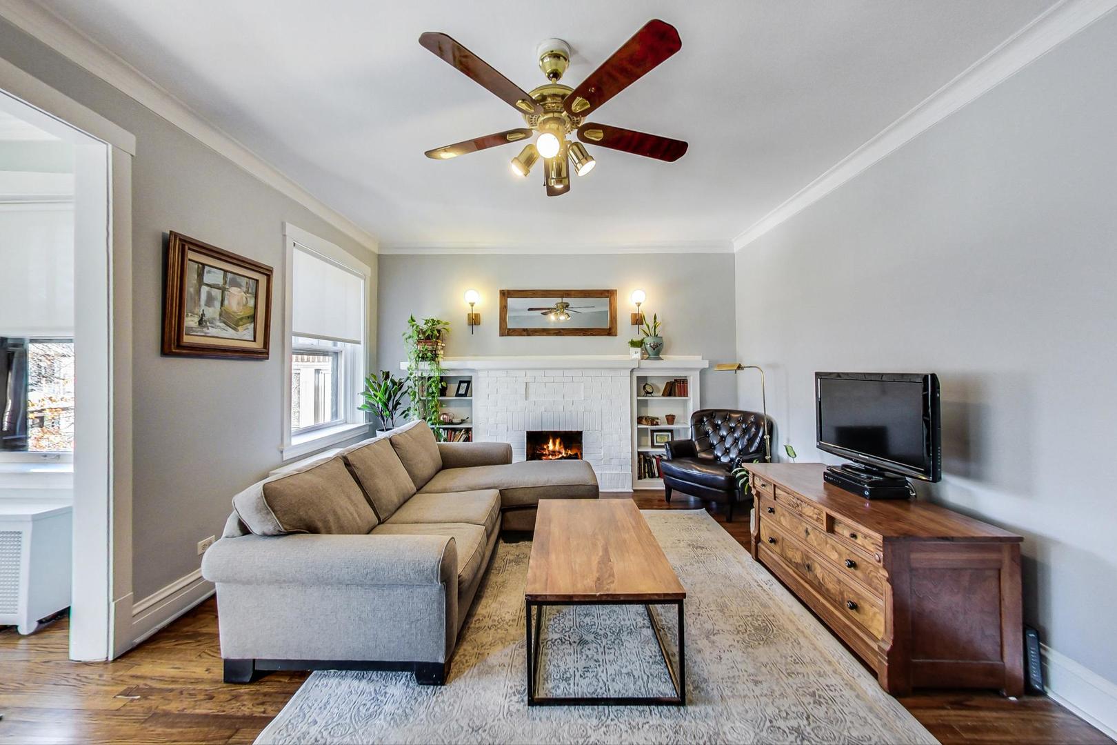 3536 N Bosworth Avenue Unit: 2S