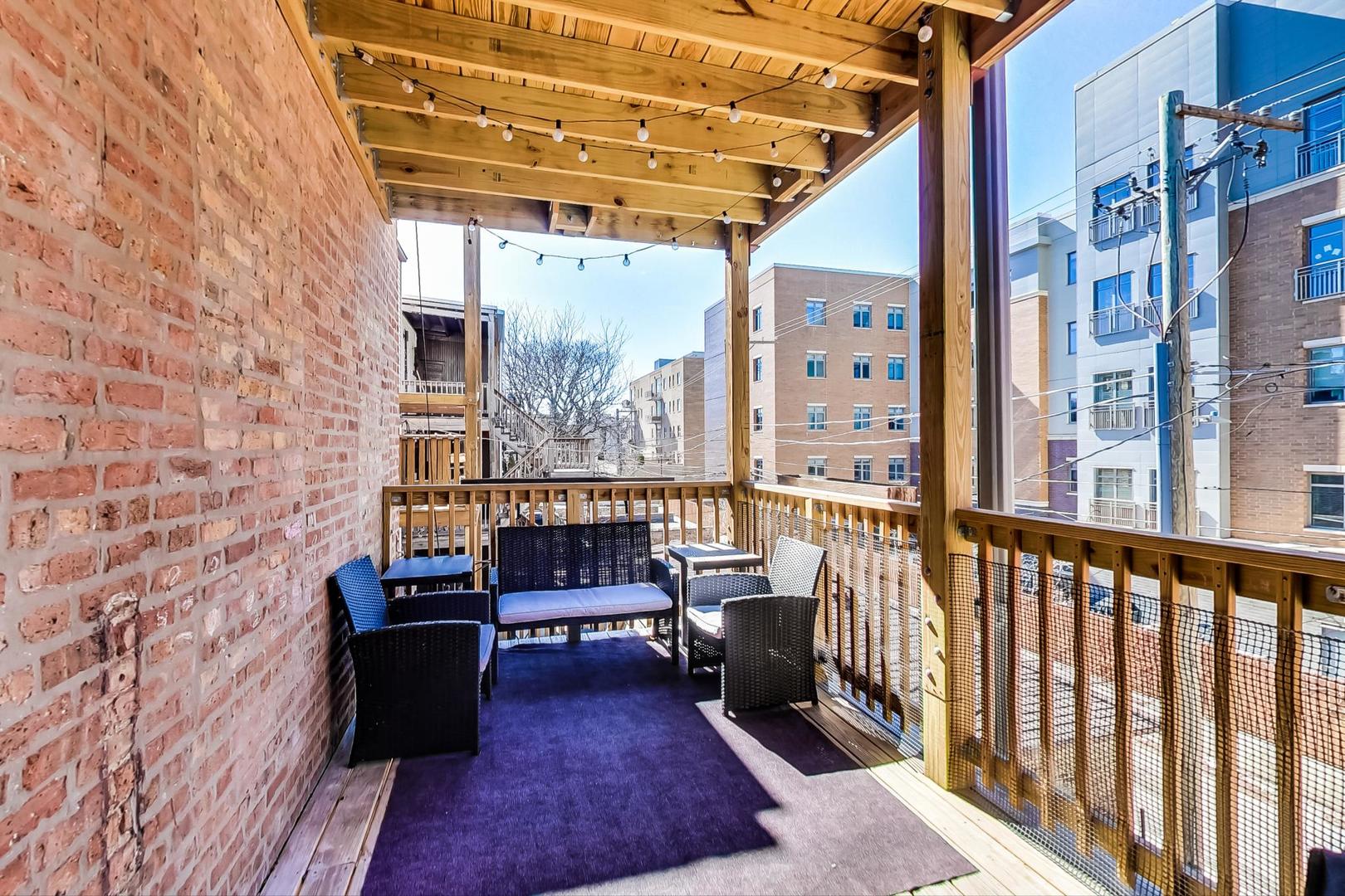 3536 N Bosworth Avenue Unit: 2S