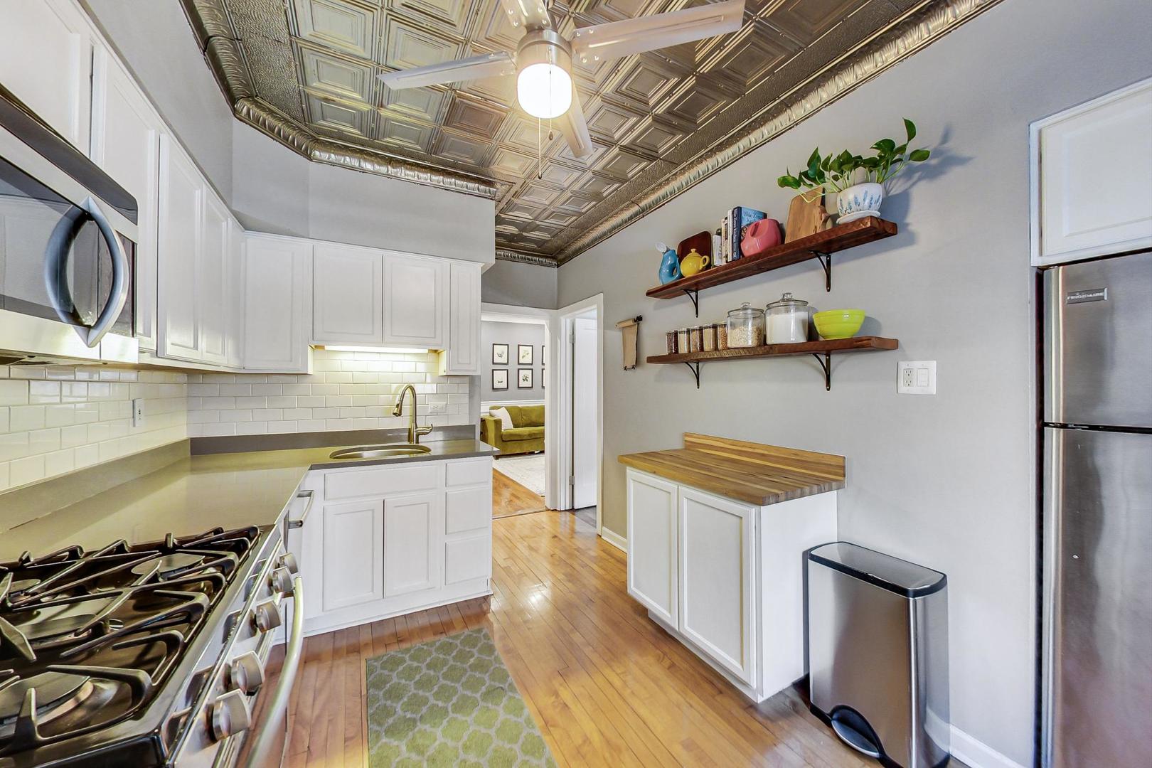 3536 N Bosworth Avenue Unit: 2S