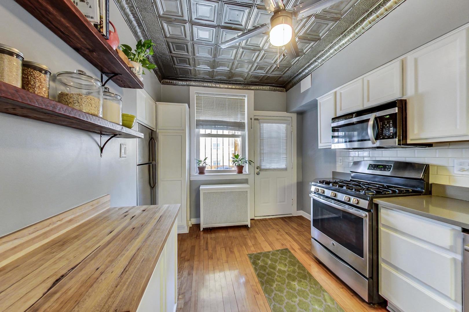3536 N Bosworth Avenue Unit: 2S