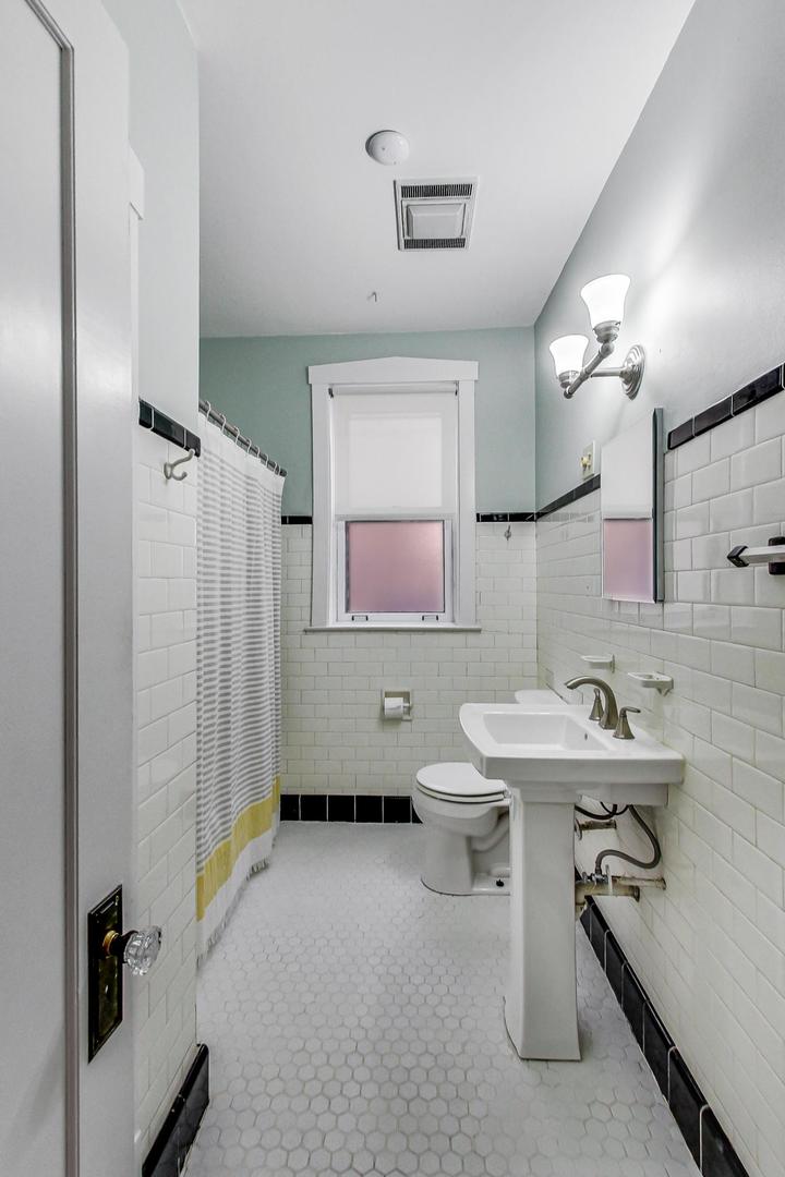 3536 N Bosworth Avenue Unit: 2S