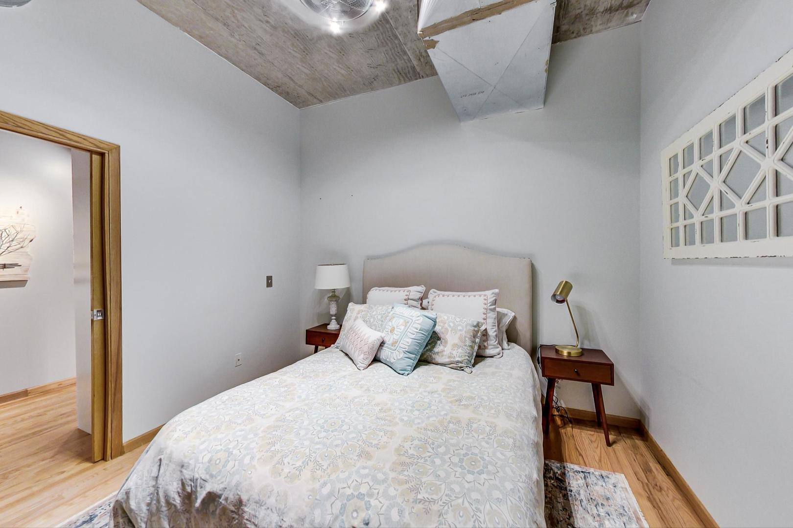 849 N Franklin Street Unit: 422