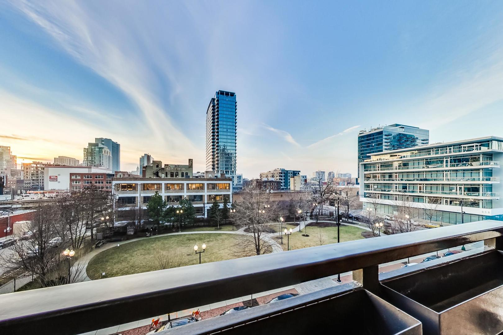 849 N Franklin Street Unit: 422