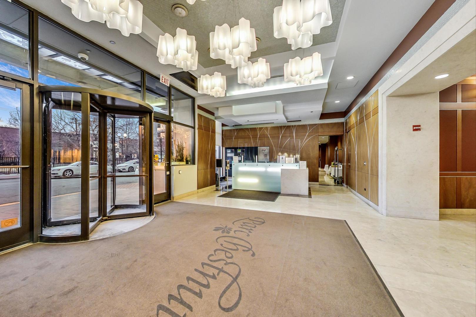 849 N Franklin Street Unit: 422