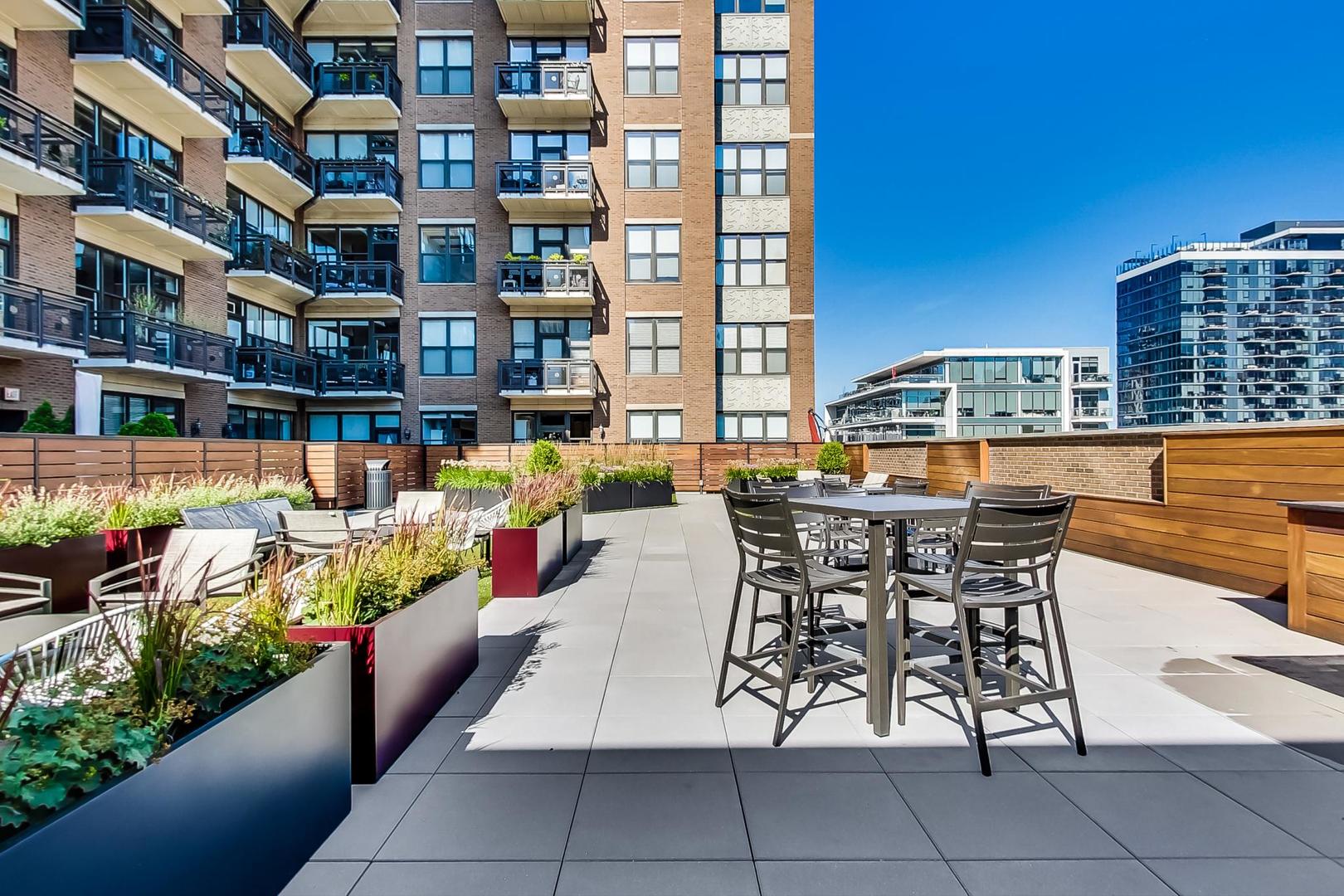 849 N Franklin Street Unit: 422