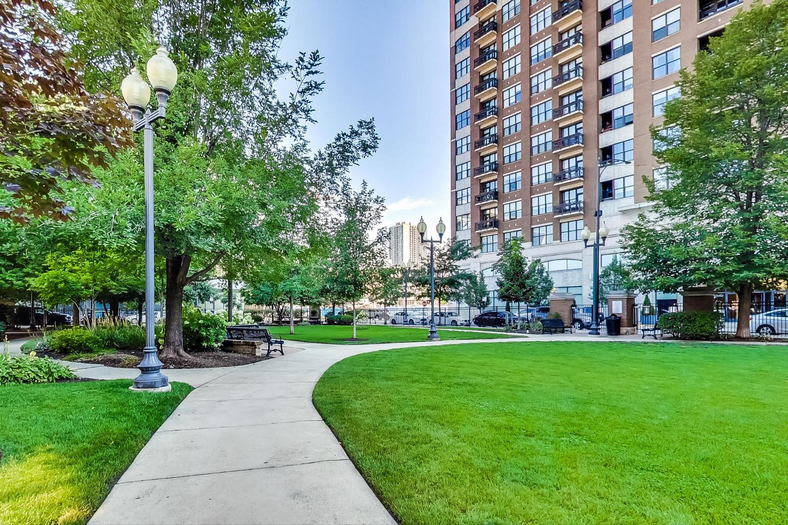 849 N Franklin Street Unit: 422