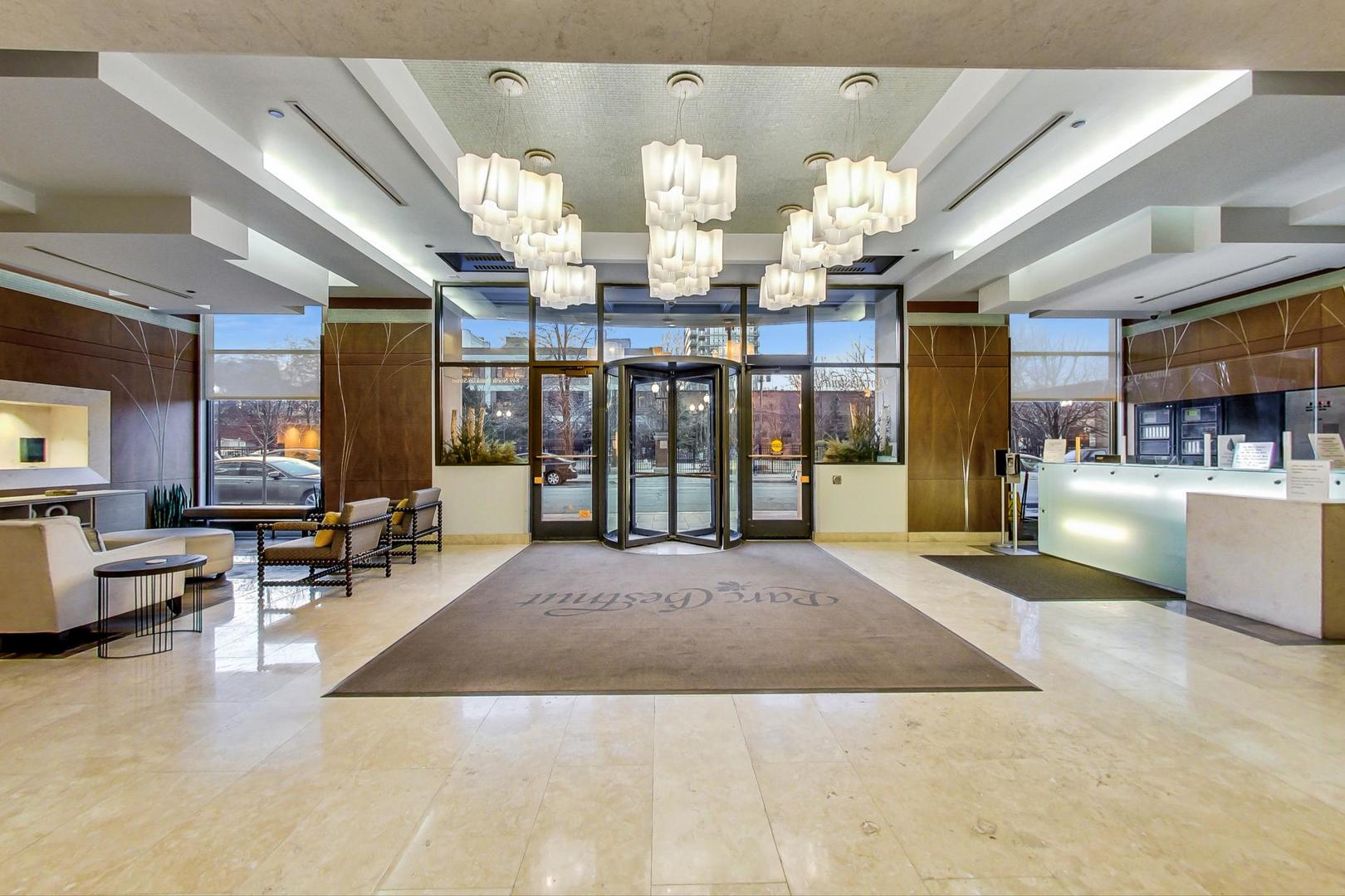 849 N Franklin Street Unit: 422